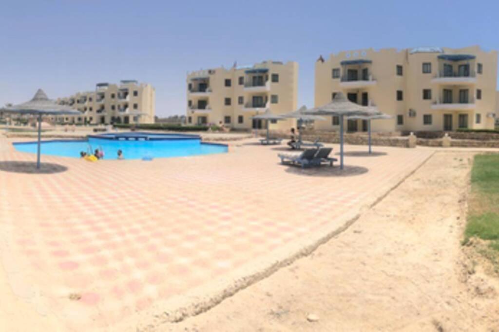 Cozy Relaxed Ground Chalet With Terrace-ras Sudr *